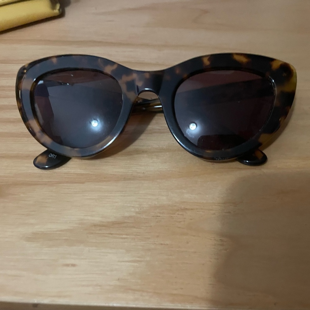 GANNI round tortoiseshell sunglasses.